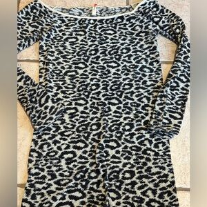 Skinnytees Women’s Long Sleeve Top Shape-wear Animal Print